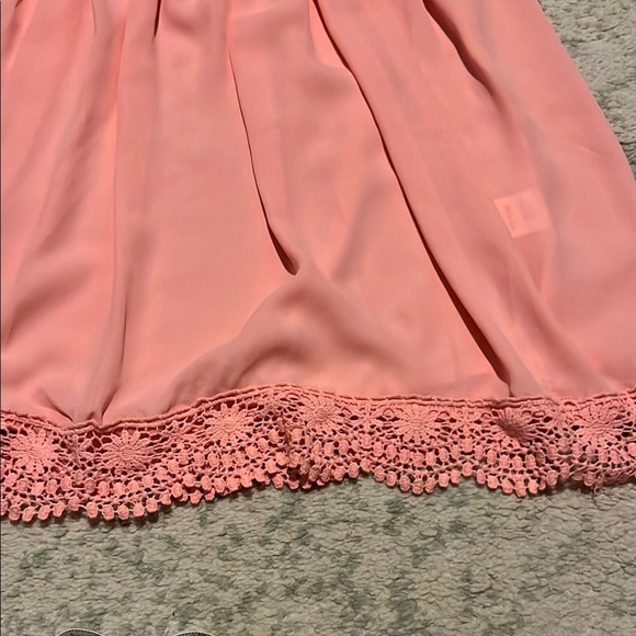 Darling Lace Trim Sleeveless Blouse in Coral - Picture 4 of 7